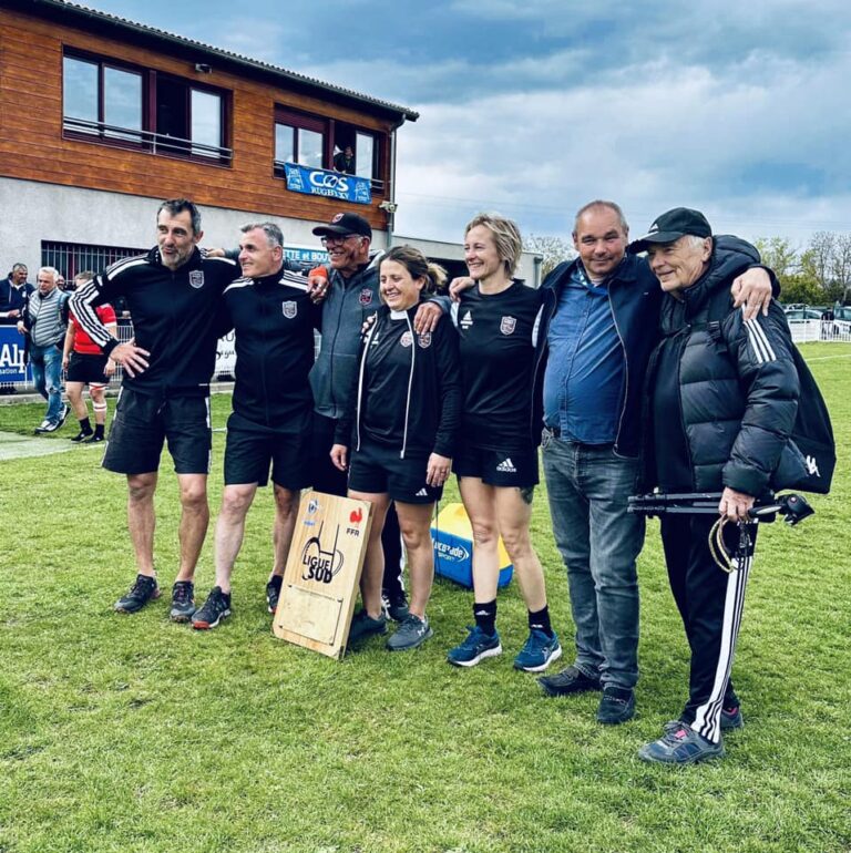 Sophie Mallau (au centre) et le staff du Stade Niçois ainsi que le président du club.