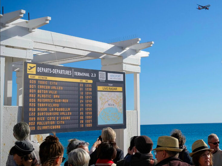 « Embarquez pour cancer valley », l’artiste Toolate dénonce l’extension de l’aéroport de Nice