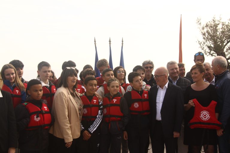 Remise des gilets de flottaison du plan voile départemental pour les collèges de Nice