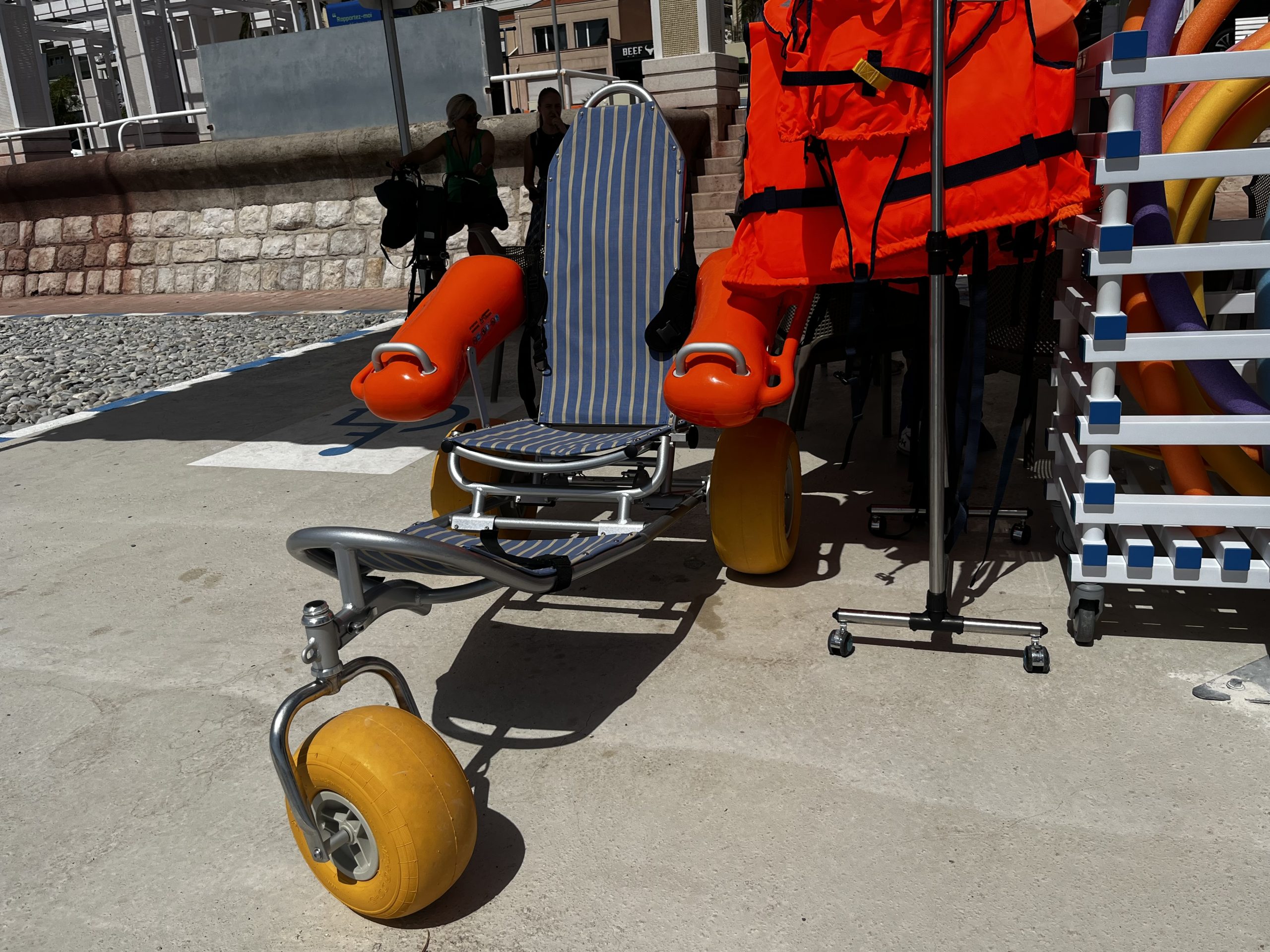 Le dispositif Handiplage est de retour à Nice ! Les deux plages Carras et Centenaire sont désormais prêtes à l'accueil des personnes en situation de handicap. 