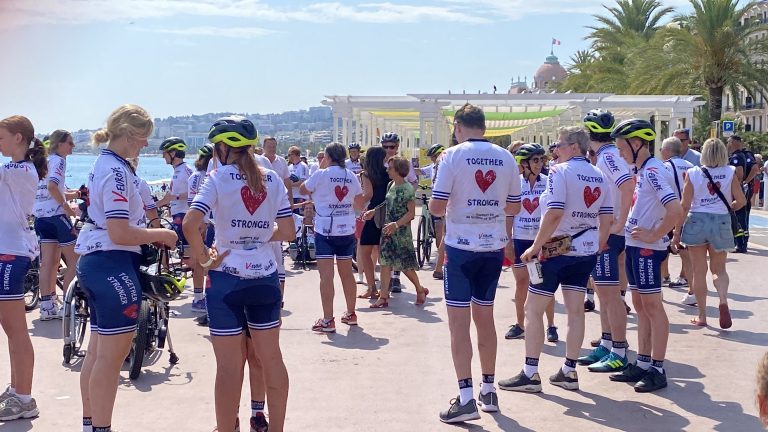 Le mouvement « Together Stronger » fait la 21e étape du Tour de France en soutien aux victimes du terrorisme