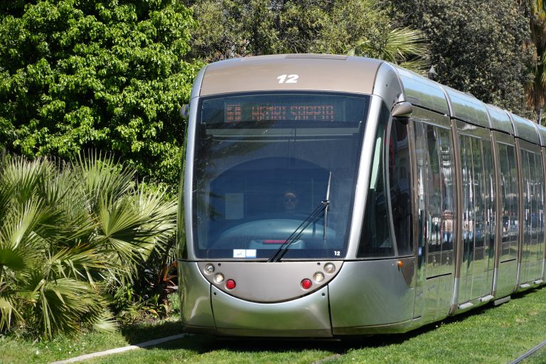 Pourquoi les transports vont devenir gratuits pour les moins de 11 ans à Nice ?