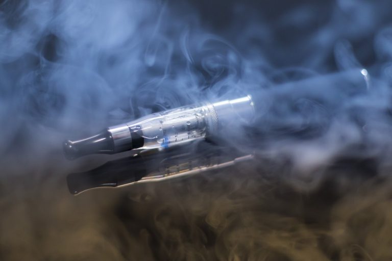 Les puffs rechargeables : une alternative économique et écologique à la vape jetable