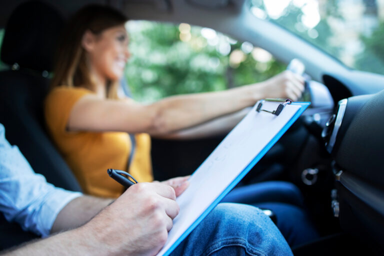 Permis de conduire : comment le financer sans se ruiner ?